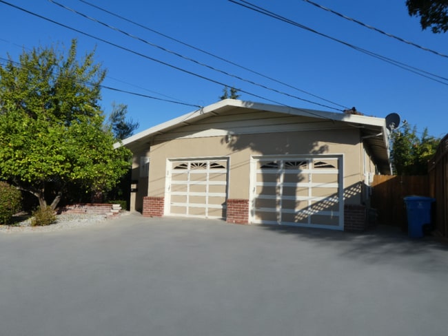 Building Photo - 974 Rose Ave