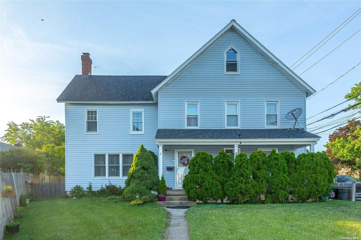 760 Gardiners Ave Unit 1FL, Levittown, NY 11756 Room for Rent in