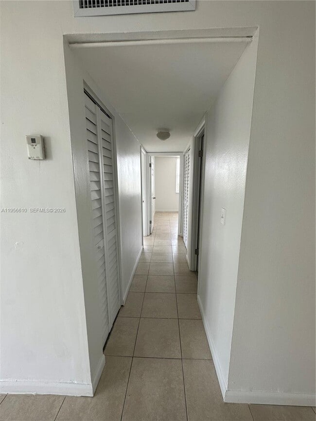 Foto del edificio - 486 NW 165th St