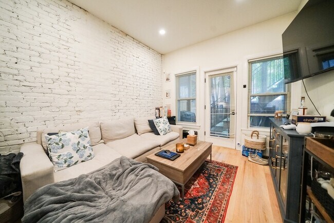 Foto del edificio - 308 Saratoga St