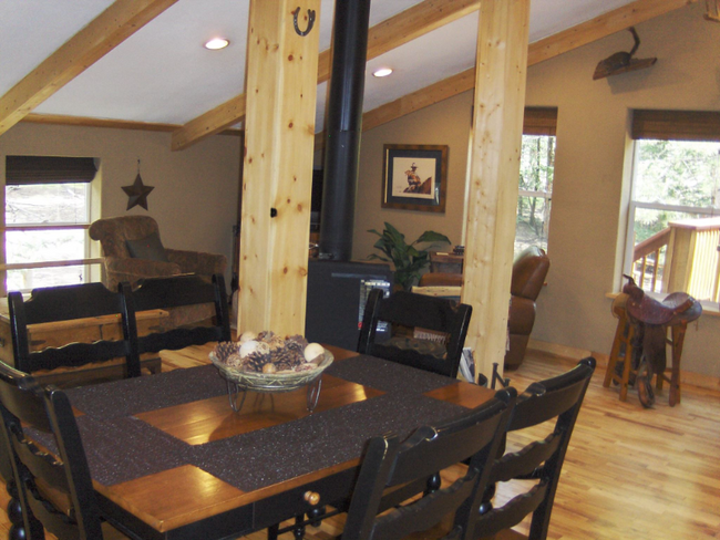 Building Photo - 392 Willow Creek Rd