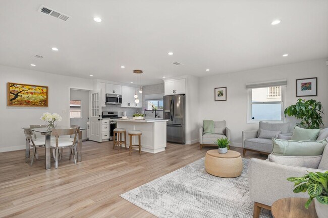 Foto del edificio - Beautiful Remodeled 2 Bedroom/2 Bath Home