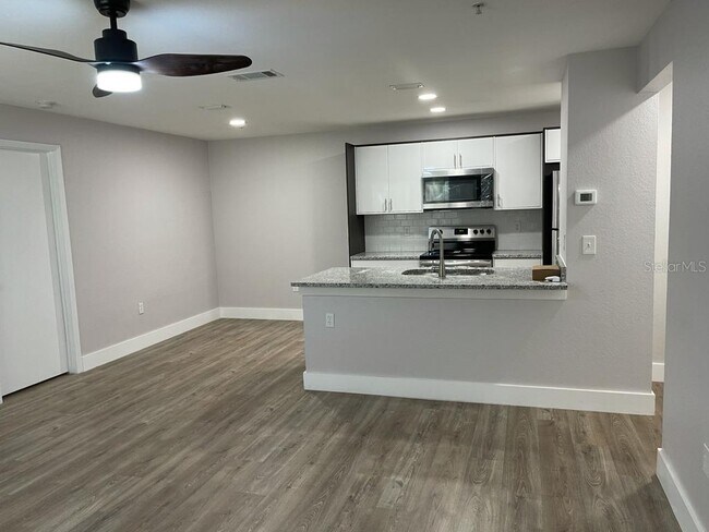 Building Photo - 615 Dory Ln