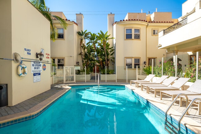 To View Call Bella (310)498-6575 - 841 Westmount Dr