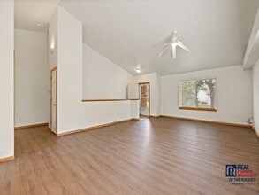 Building Photo - 437 Radiant Dr