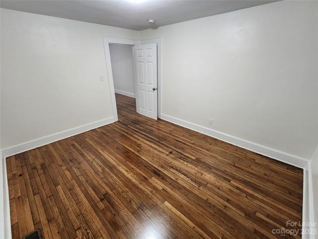 Foto del edificio - 2104 N Stewart Ave