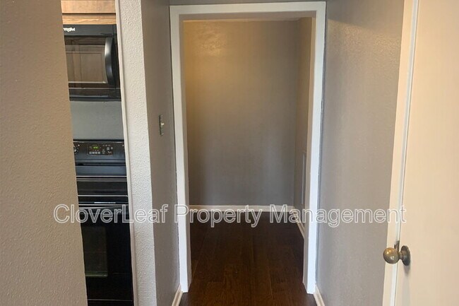 Foto del edificio - 7701 Wurzbach Rd