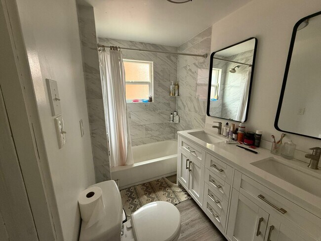 Foto del edificio - 2440 Wickstrom Pl SW