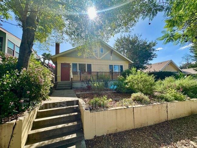 Building Photo - 441 E 7th Ave