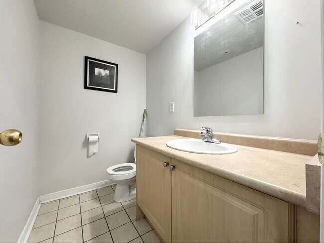 Photo du bâtiment - 2 Bed 3 Bath - Townhouse