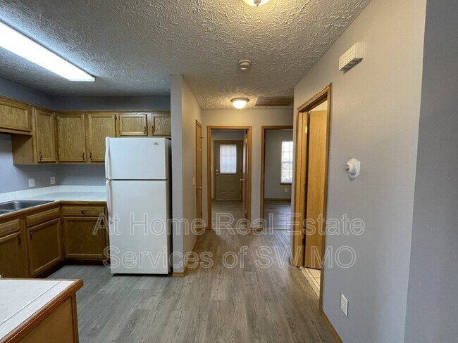 Foto del edificio - 1421 E Central St