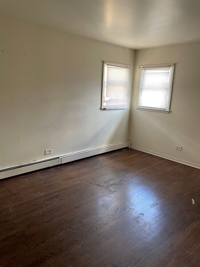 Building Photo - 12751 Hoyne Ave