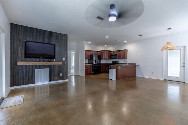 Foto del edificio - 17419 Lewis Smith Dr