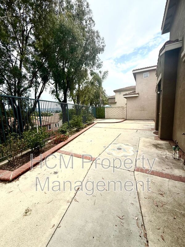 Foto del edificio - 301 N Navarette Pl