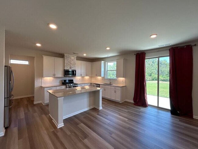 Foto del edificio - T.R. Lawing Realty Property
