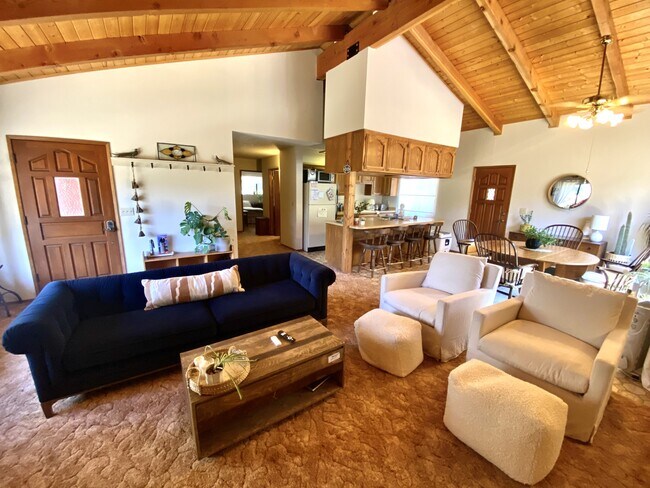 Foto del edificio - 2105 Woodland Dr