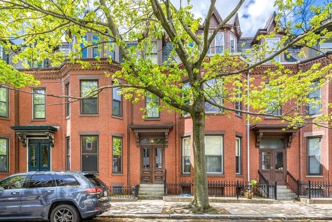 Building Photo - 325 K St
