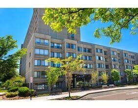 Building Photo - 1731 Beacon St