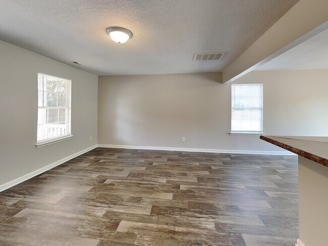 Building Photo - Gorgeous Home!!