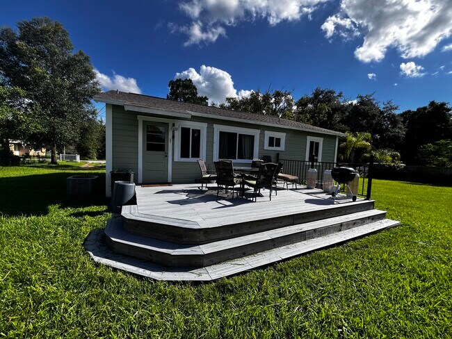 Building Photo - 37727 Poinsettia Ave