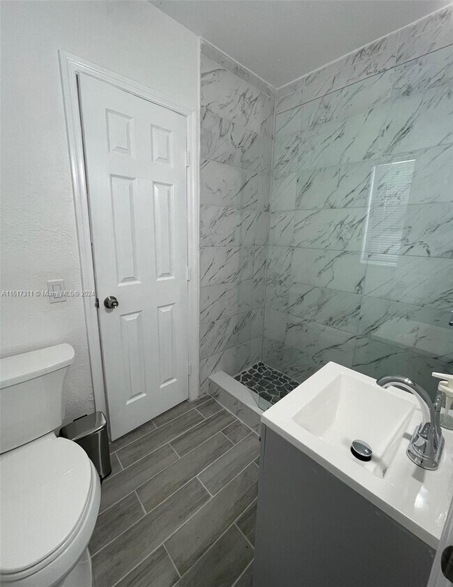 Foto del edificio - 4915 NW 15th Ct