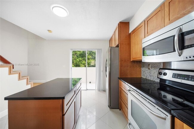 Foto del edificio - 8240 SW 149th Ct