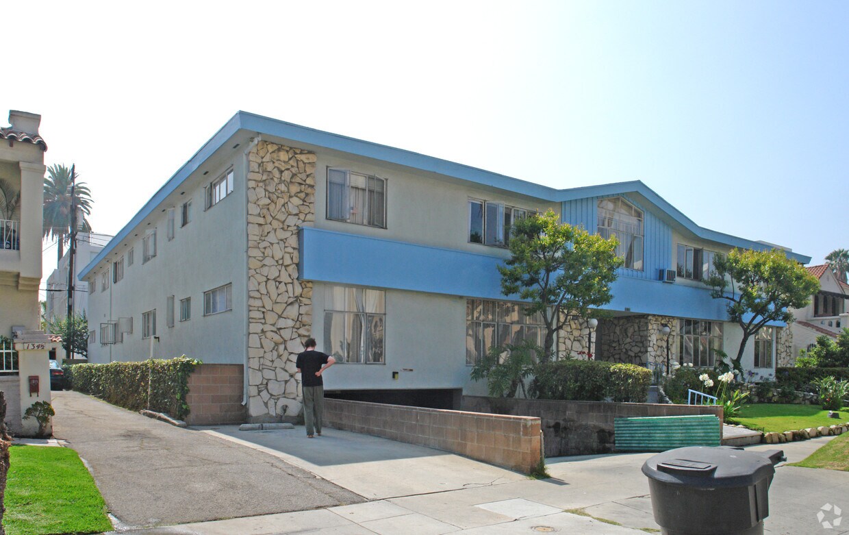 Building Photo - 130 N Hamilton Dr