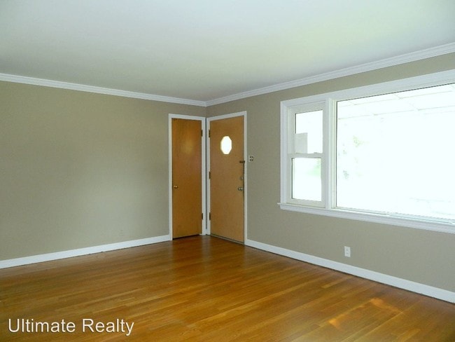 Building Photo - 627 Gleason Dr