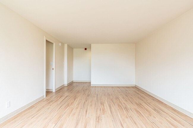 Interior Photo - The Queensborough Apartments