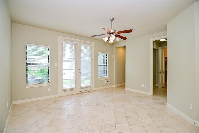 Building Photo - 9608 Pemberton Cres Dr