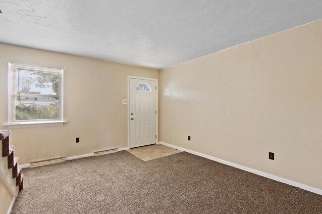 Building Photo - Bright 2BR Townhome in Dallastown School District!