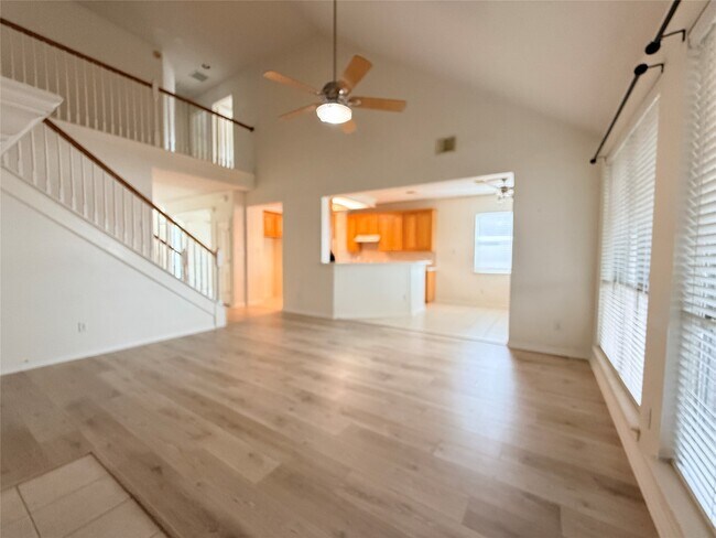 Foto del edificio - 1528 Mesa Verde Dr