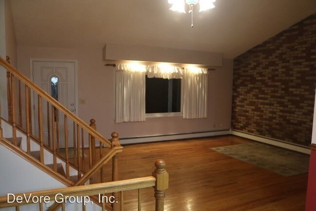 Building Photo - 4 br, 2 bath House - 8652 Martinsburg Rd