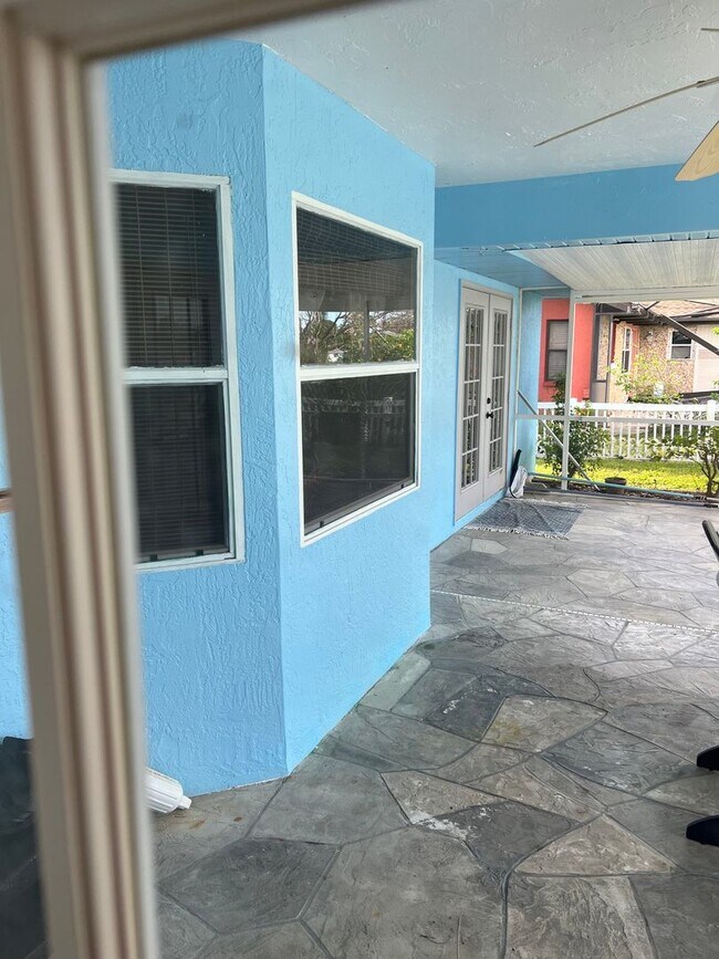 Foto del edificio - 3/2/2 pool home on lake in North Port