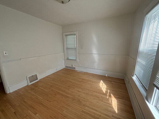 Foto del edificio - 5 Bed 2 Bath House Near NDSU