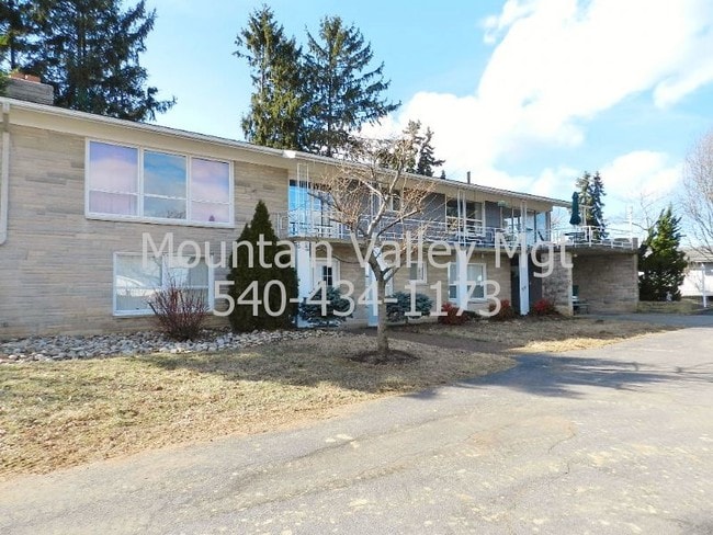 Building Photo - 760 Hillview Dr