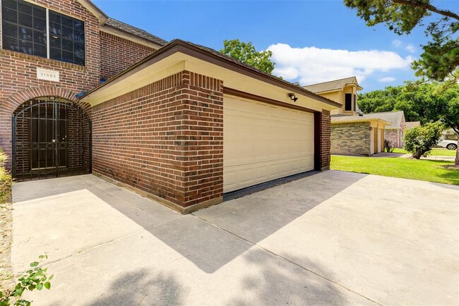 Building Photo - 11351 Walnut Meadow Dr