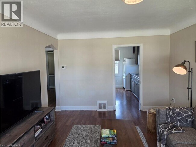 Photo du bâtiment - 122 E 25th St