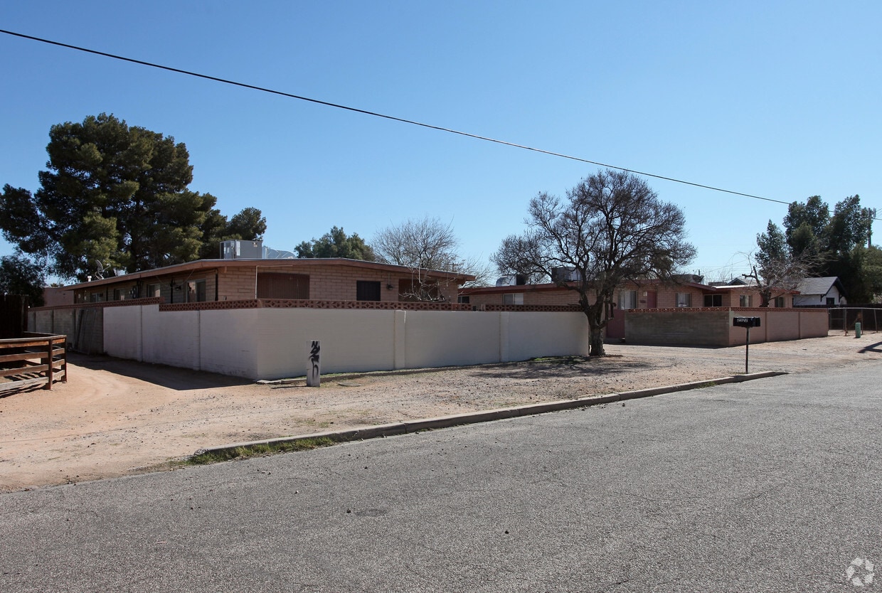 Building Photo - 2508-2522 N Sparkman Blvd