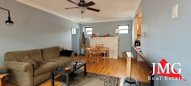 Building Photo - 1862 W Berenice Ave