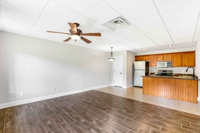Building Photo - 6405 N Pinson Rd