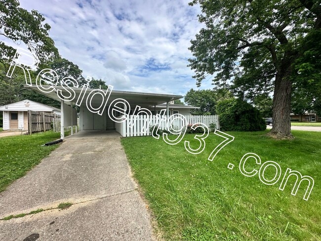 Building Photo - Updated 3 Bed 1 bath Home