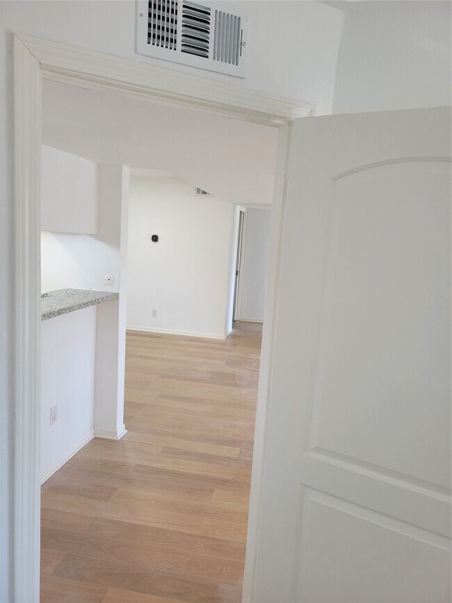 Building Photo - 8425 Hearth Dr