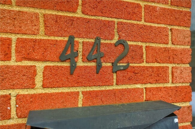 Foto del edificio - 442 Brierly Ln
