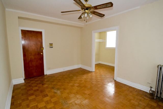 Foto del edificio - 653 W Belmont Ave
