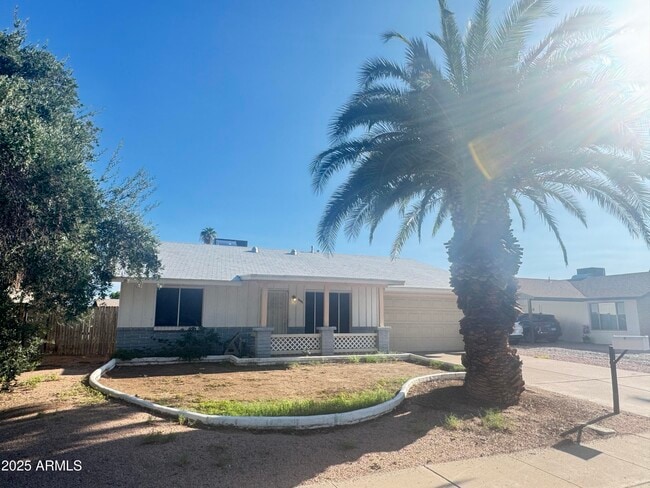 Foto del edificio - 3801 W Poinsettia Dr