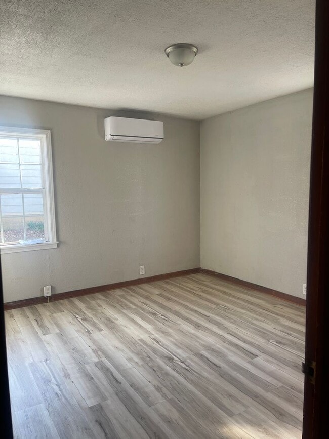 Building Photo - Charming 2 Bed 1 Bath Home : Aurora MO