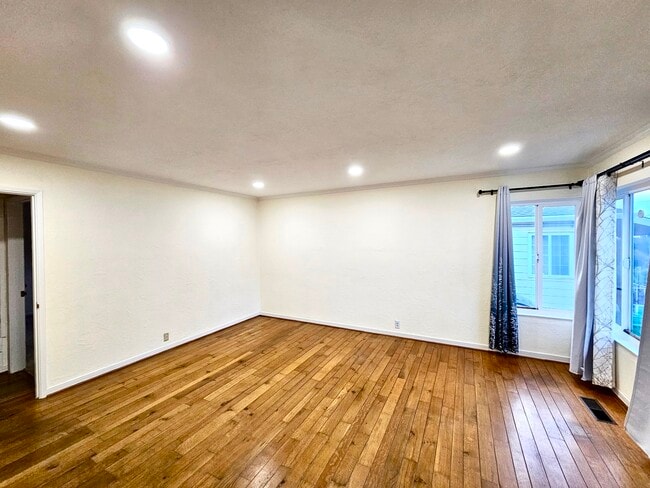 Photo - 1837 D St House