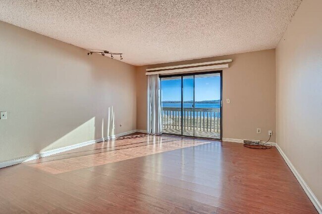 Foto del edificio - Executive Townhome on Marston Lake