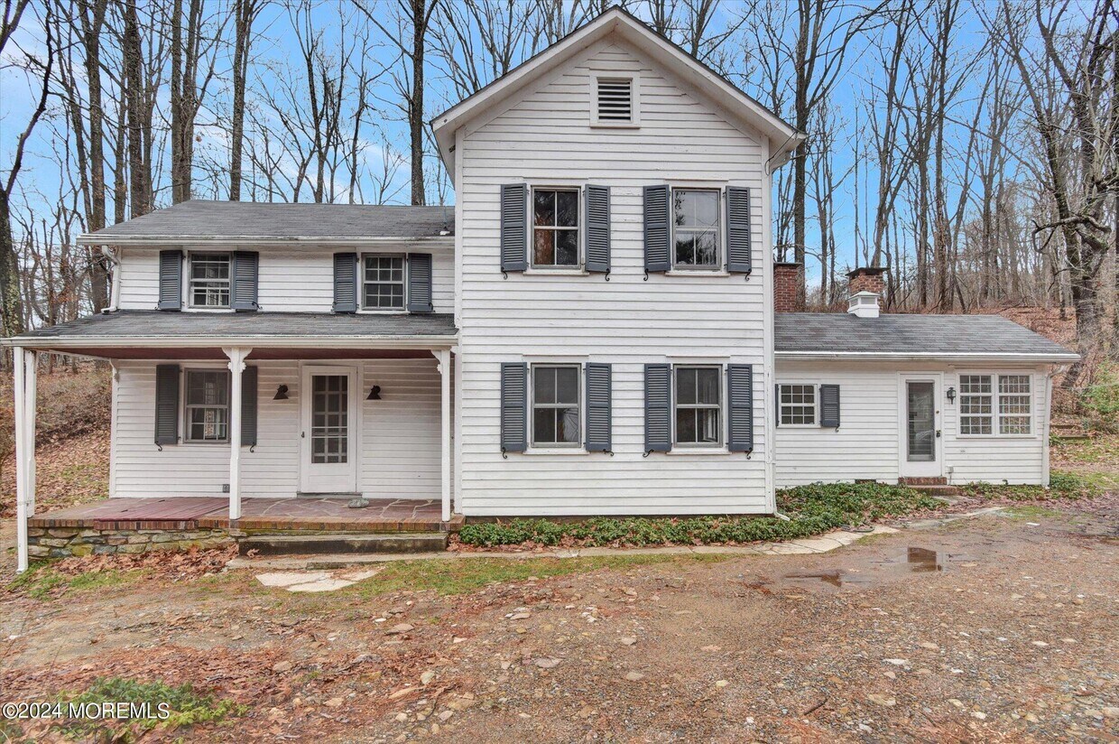 Primary Photo - 10 Lommason Glen Rd